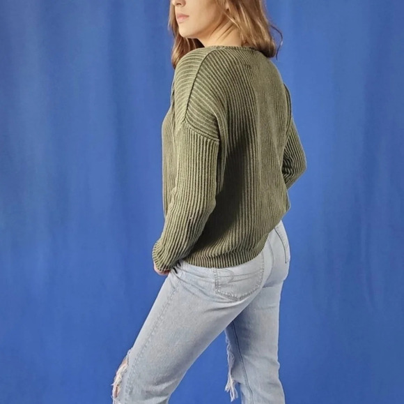 Brandy Melville Knit Sweater - Medium - Picture 8 of 9